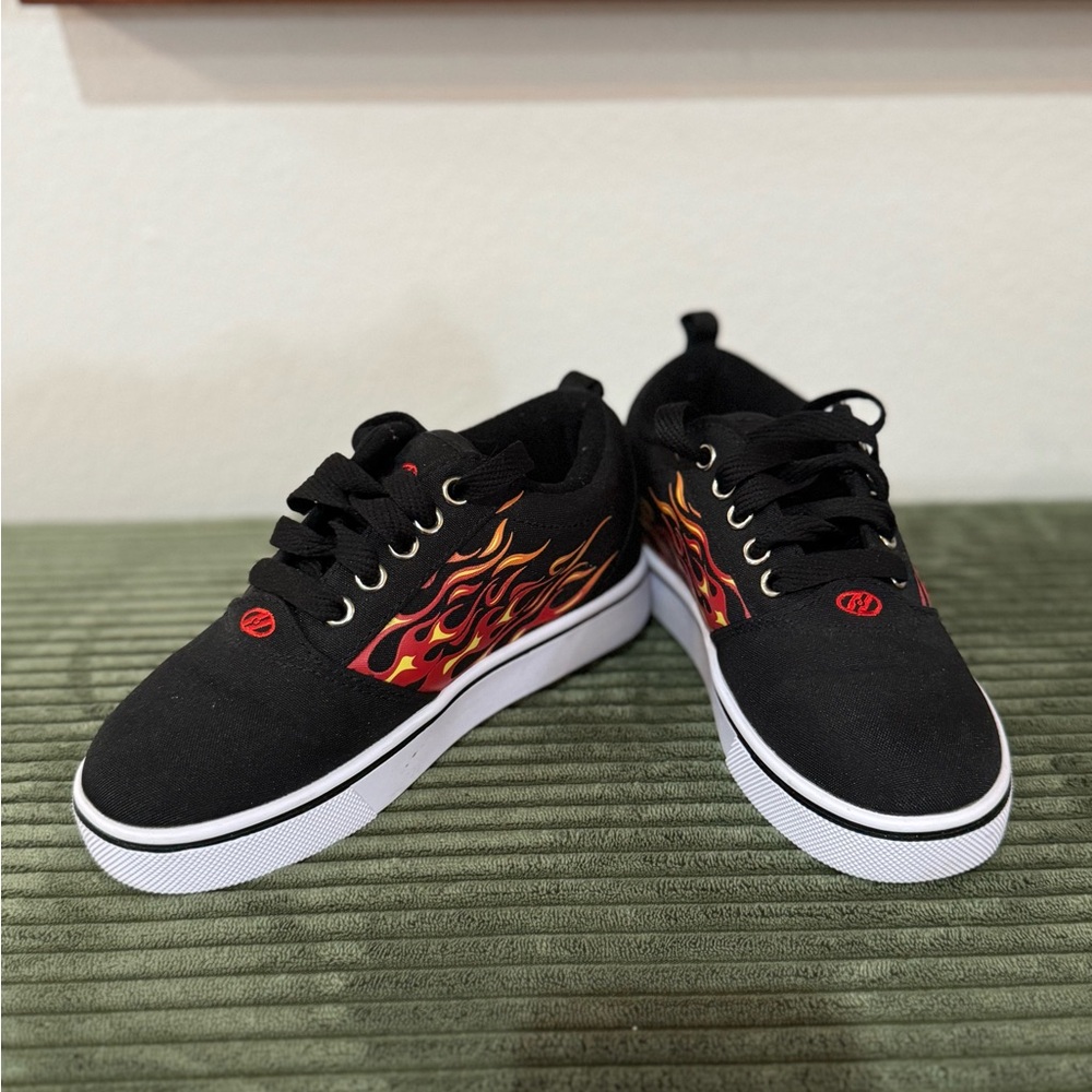 Heelys shoes size (US youth 1)